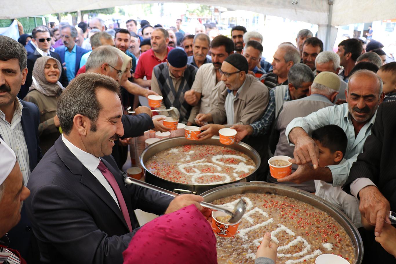 Bingöl’de 3 bin kişiye aşure ikramı